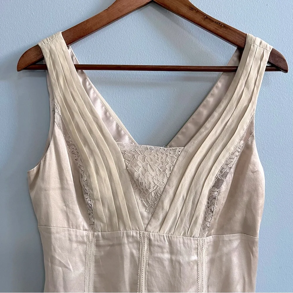 White House Black Market Silk Stretch Timeless V-Neck Tank Size 6 - Picture 2 of 10